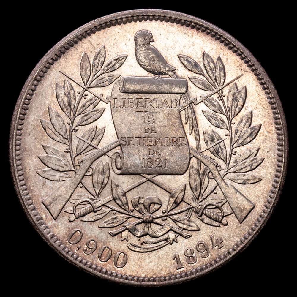 Guatemala 1 Peso 1895 KM# 210, N# 22042; Plata 25.15 g.; Casa de Moneda de Guatemala; FDC Gran parte de brillo y bonito tono periférico.Pieza muy hermosa.