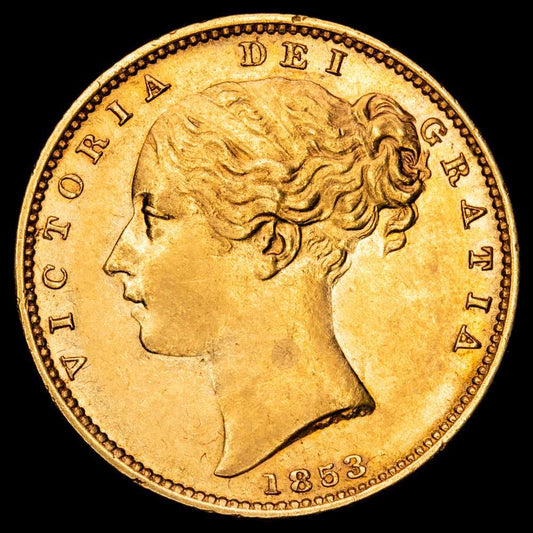 Gran Bretaña, Victoria, 1837-1901. Soberano con escudo AV, 1853, ceca de Londres, “WW” en relieve (KM736.1; S-3852C; Fr. 387e). Calificación AU55 NGC.